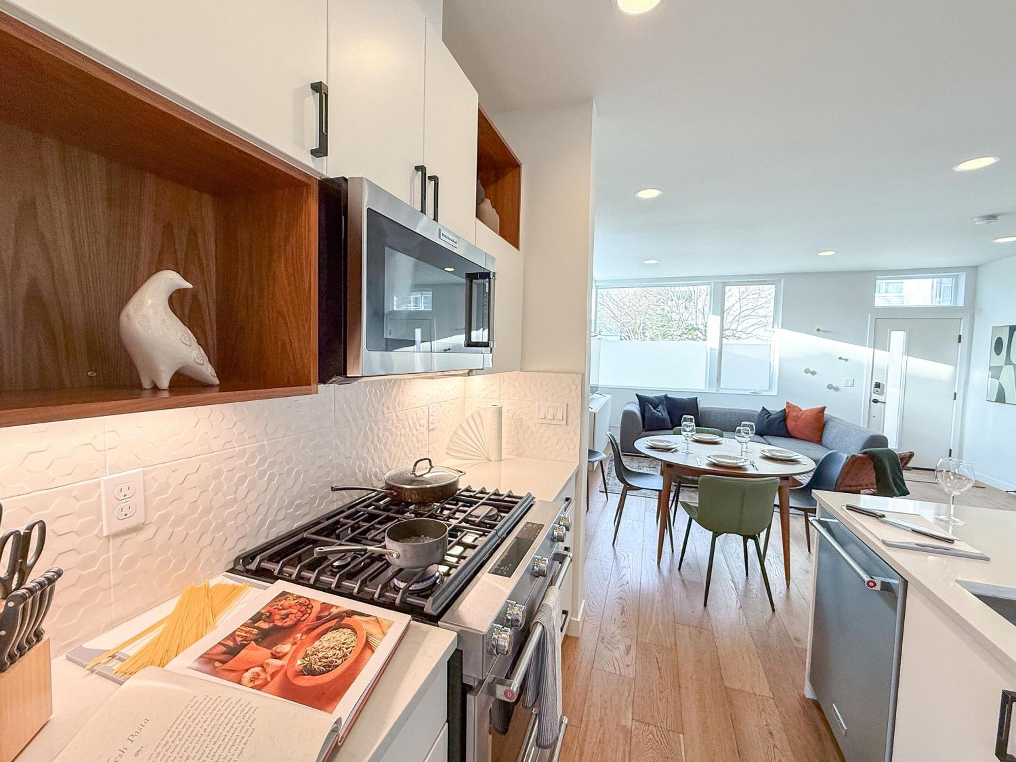 Apartment Hot Tub - Views - Near Stadiums! *